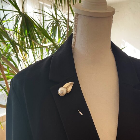 FERRAGAMO Vintage Leaf and Faux Pearl Silver Tone Stick Pin Lapel Hat - Picture 9 of 10